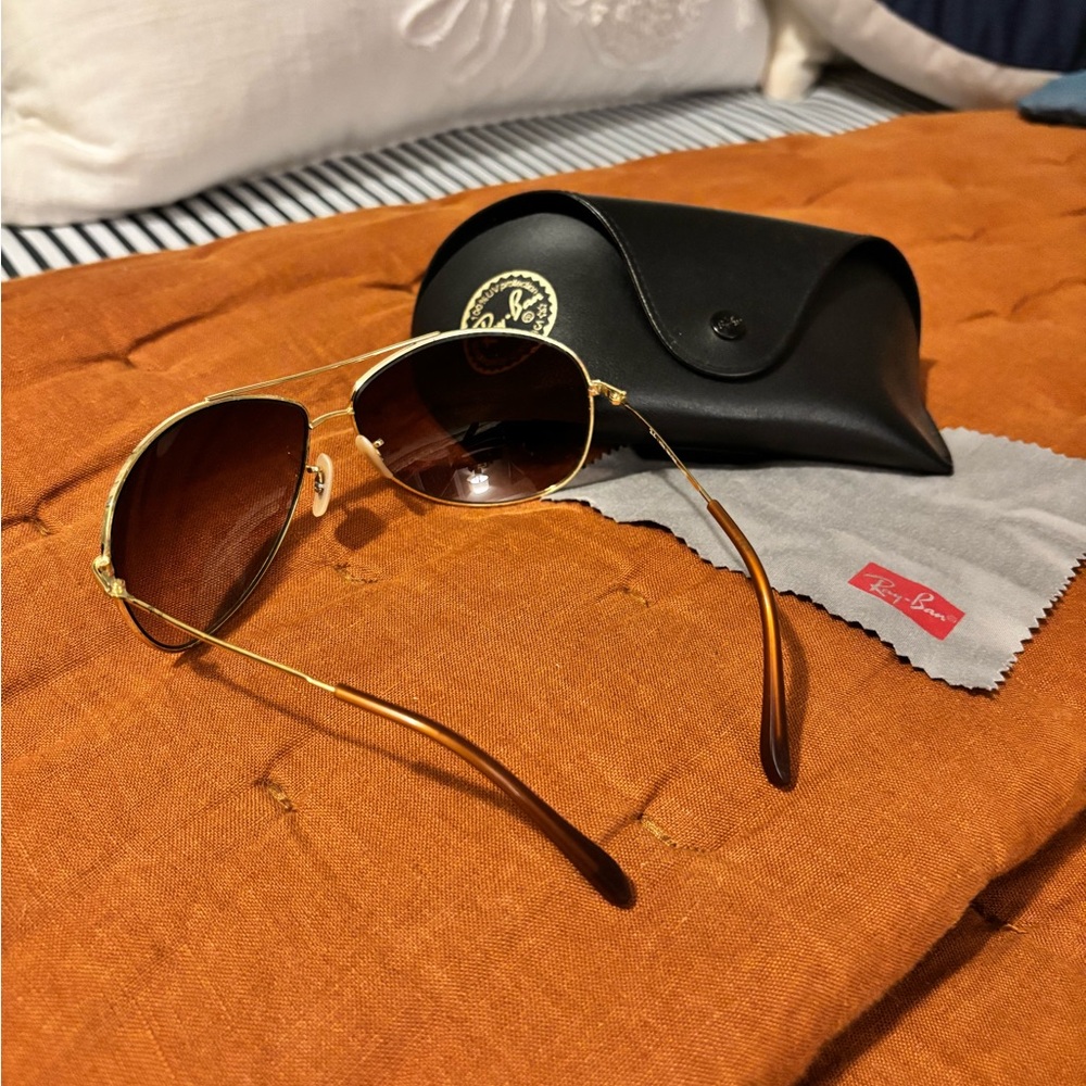 Ray-Ban Classic Gold Aviator Sunglasses - Picture 2 of 11